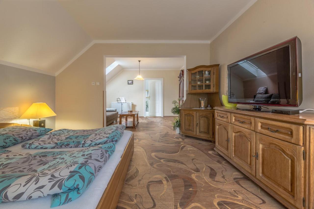 Penzion Na Hradcanech Nové Město nad Metují Extérieur photo